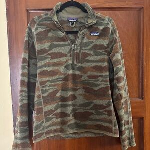 Patagonia Men’s Green and Brown Patterned Quarter Zip
